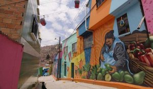 La vie colorée d'un quartier pauvre en Bolivie