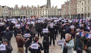 Des dizaines de commerçants crient leur ras-le-bol à Arras et exigent de rouvrir