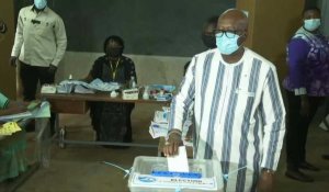 Présidentielle au Burkina : le président Kaboré vote