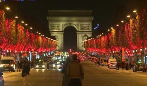 Coup d'envoi des illuminations de Noël sur les Champs-Elysées