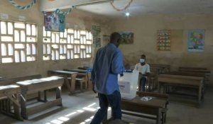 Présidentielle en Côte d'Ivoire: les électeurs s'expriment en attendant de voter