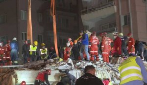 Turquie : les secours poursuivent les recherches de victimes du tremblement de terre à Izmir