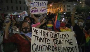 Pérou: des milliers de manifestants rejettent le nouveau président