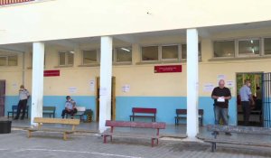 Des électeurs votent lors de l'élection présidentielle de Chypre-Nord