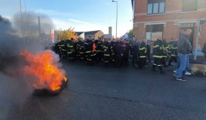 Des centaines de pompiers manifestent à Tourcoing