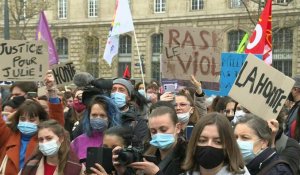 "Non à la culture du viol": à Paris, rassemblement contre les violences faites aux femmes