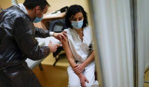 La Russie enregistre un troisième vaccin, la Nouvelle-Zélande lance sa campagne
