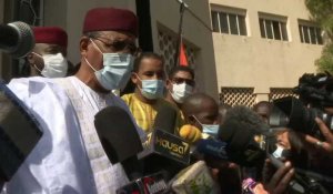 Présidentielle au Niger: Bazoum "serein" après avoir voté