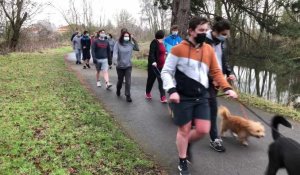 Pour faire du sport, des lycéens de Béthune courent avec les chiens du refuge.