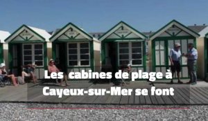Les  cabines de plage à Cayeux-sur-Mer se font bichonner avant leur sortie