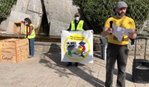 Saint-Gervais : opération coup de poing des miliants d’ANV-COP 21 pour sensibiliser à la réduction des déchets