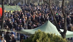 Arménie : des centaines de manifestants réclament la démission du Premier ministre à Erevan