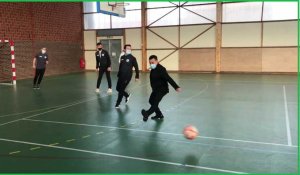 Partie de football pour le sous prefet en visite à la mission locale 