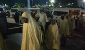 Les adolescentes nigérianes libérées arrivent au siège du gouvernement local