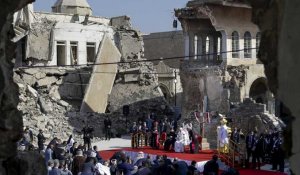 Le pape conclut sa visite historique de trois jours en Irak devant des milliers de fidèles