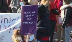 Droits des femmes: des milliers de personnes manifestent à Paris