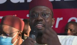 L'opposant Ousmane Sonko s'adresse aux Sénégalais lors d'un point de presse