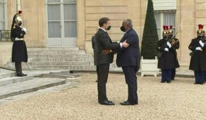 Emmanuel Macron reçoit le président de Djibouti à l'Elysée