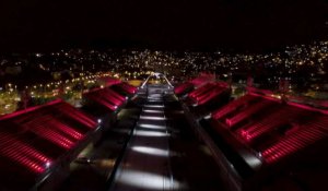 Le sambodrome de Rio illuminé en hommage aux victimes du Covid-19
