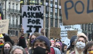 Manifestation après une intervention de police controversée lors d'un hommage à une Londonienne tuée