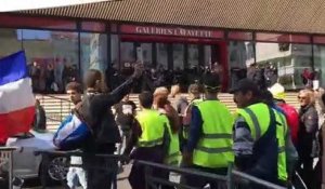 Gilets jaunes à Marseille - Acte 22 : les Galeries Lafayette du Centre Bourse ont provisoirement baissé le rideau