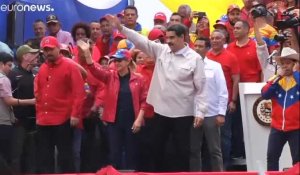 Au Venezuela, Guaidó et Maduro exhibent leurs forces