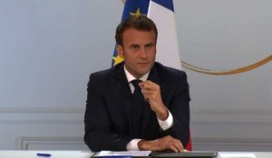 Macron salue les "justes revendications" des gilets jaunes