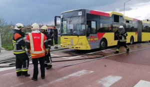 Mouscron: un bus commence à prendre feu non loin de la RN58