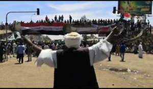 Soudan: les manifestants gardent la pression sur les militaires