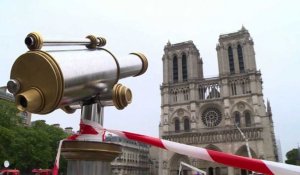 Notre-Dame: tristesse et stupéfaction des touristes
