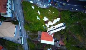 Images filmées au drone de l'accident de bus à Madère