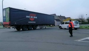 Mouscron : un camion a perdu sa remorque à l'intersection des avenues Mozart et de Rheinfelden