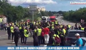 Arles : les Gilets jaunes bloquent la N 113 dans ses deux sens de circulation