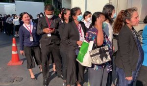Coronavirus: des Thaïlandais font la queue pour acheter des masques