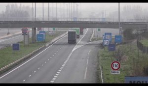 Coronavirus: la frontière belgo-française (Menin): seul les camions circulent
