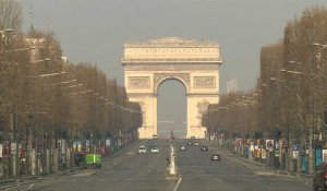 Coronavirus: le 12e jour de confinement vu des Champs-Elysées