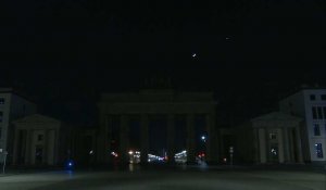 Extinction de la Porte de Brandebourg pour la "Earth Hour"