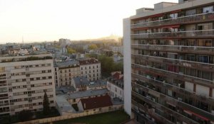 Coronavirus: il est 20H, les Parisiens applaudissent aux fenêtres pour soutenir les soignants