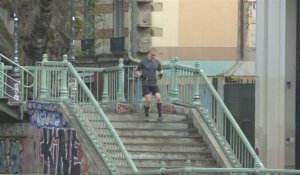 Coronavirus: les joggeurs parisiens font leur sport avant 10h