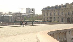 Coronavirus: les quais de Paris fermés et totalement vides ce lundi de Pâques