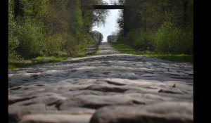 Le silence des pavés de la Trouée d'Arenberg sans Paris-Roubaix