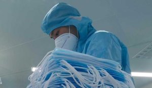 Coronavirus: une usine chinoise à flux tendu pour livrer des millions de masques à la France