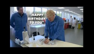 Contre le coronavirus, Boris Johnson chante &quot;joyeux anniversaire&quot; en se lavant les mains