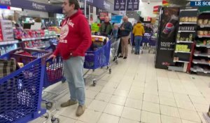 Ruée dans les supermarchés en réaction au coronavirus