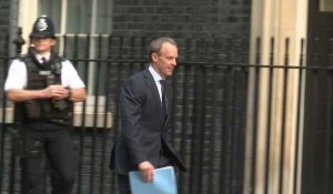 Coronavirus/GB: le Premier ministre par intérim Dominic Raab arrive à Downing Street