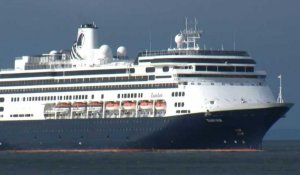 Images du bateau de croisière Zaandam au large des côtes chiliennes