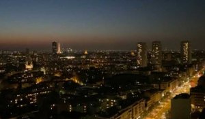 Coronavirus: le bruit des applaudissements pour les soignants s'élève dans le ciel de Paris
