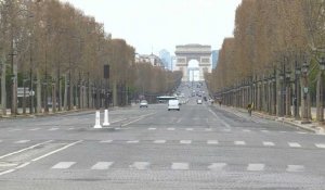 Coronavirus: les Champs-Élysées quasi déserts au 17e jour de confinement en France