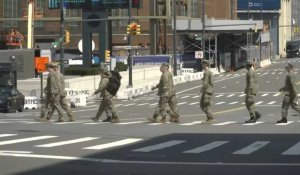 New York: la Garde nationale aperçue devant un hôpital de campagne