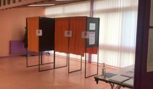 Arras: dans un bureau de vote avec les mesures pour lutter contre le coronavirus